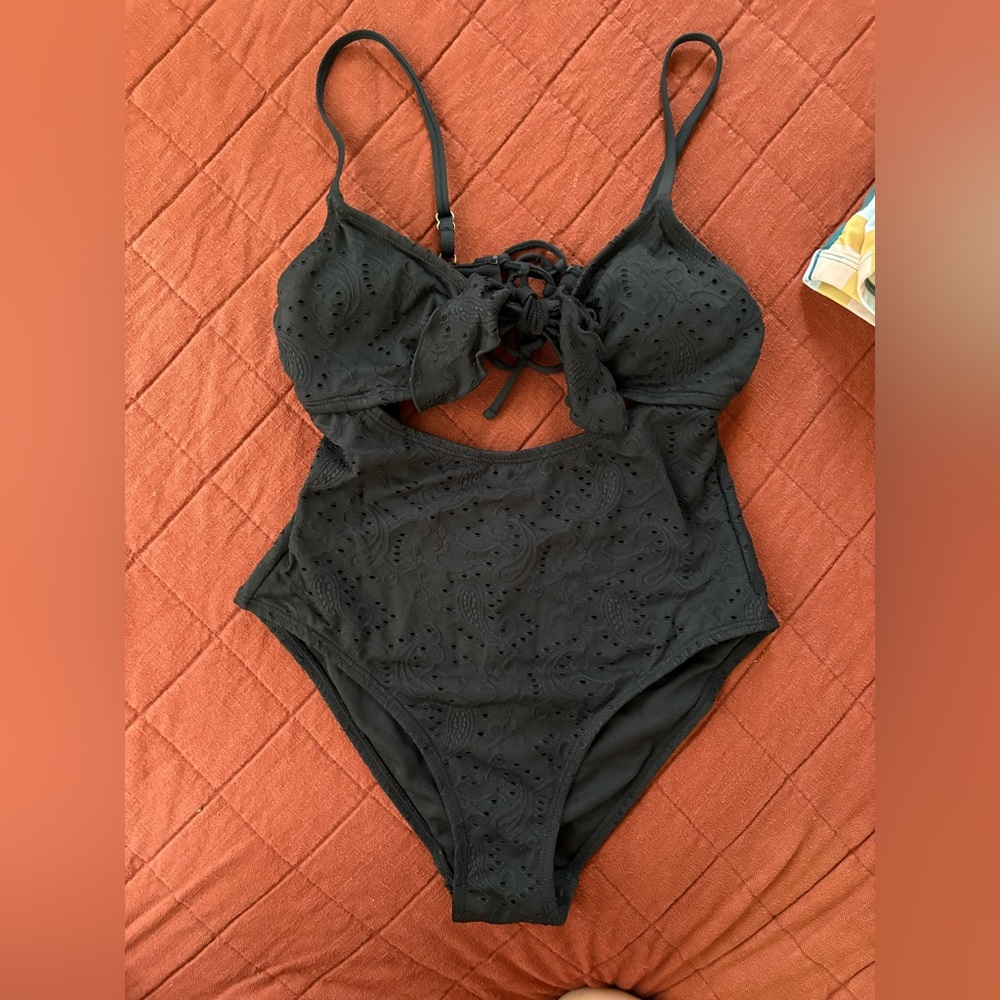 Women’s Celebrity pink ,Black One Piece Swimsuit with middle cut out